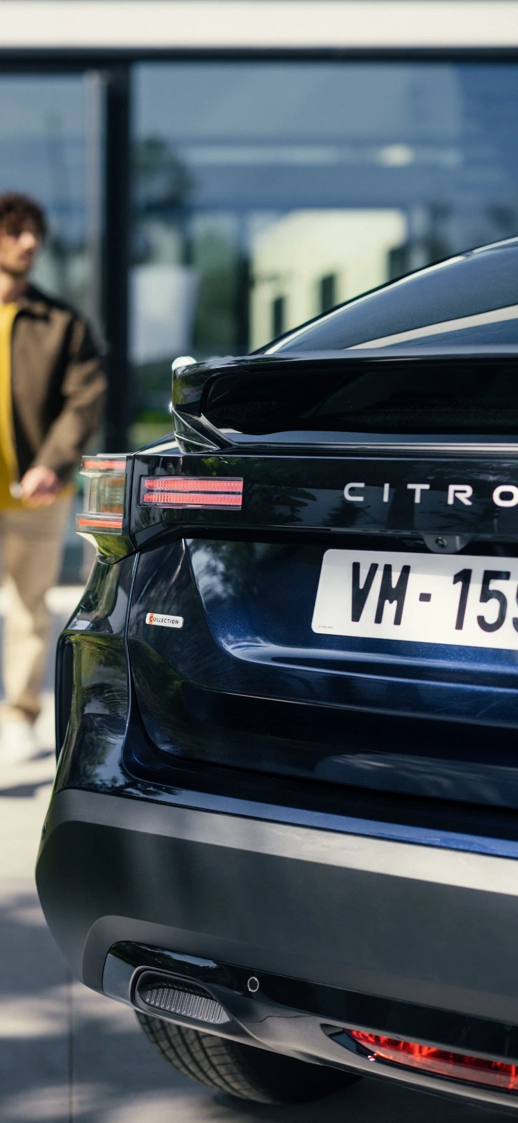 Rear close‑up ë-C4 highlighting modern LED lighting, design, visibility and technology for a premium distinctive look